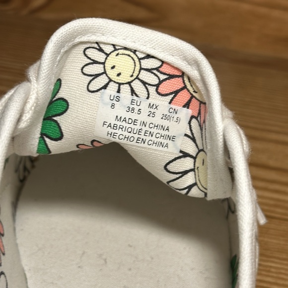 Women’s Size 8 Aerie Smiley® Lace Up Sneakers - Picture 6 of 7